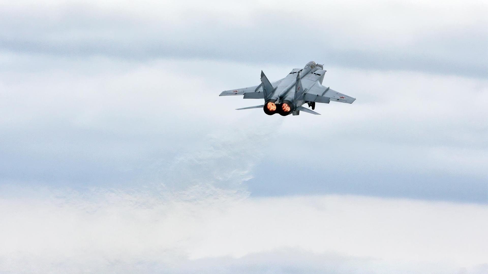 开云下载-行业分析：顶尖选手背后的严格训练和心理调适秘籍